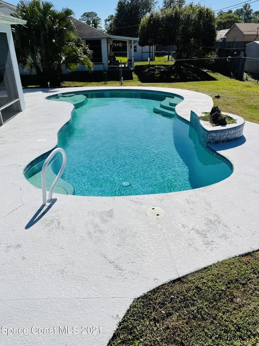Photo of 652 Seven Gables Circle SE