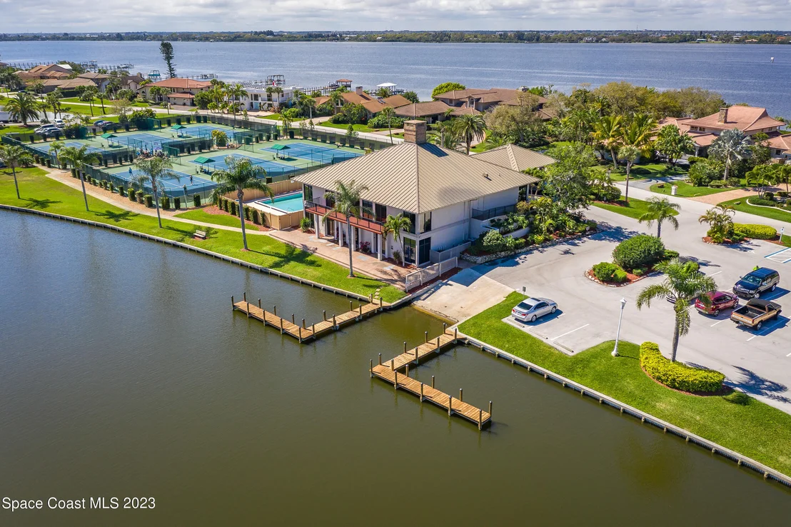 Photo of 335 Lanternback Island Drive