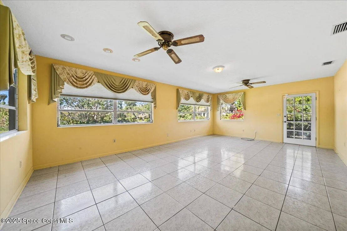 Photo of 1224 Sun Circle W