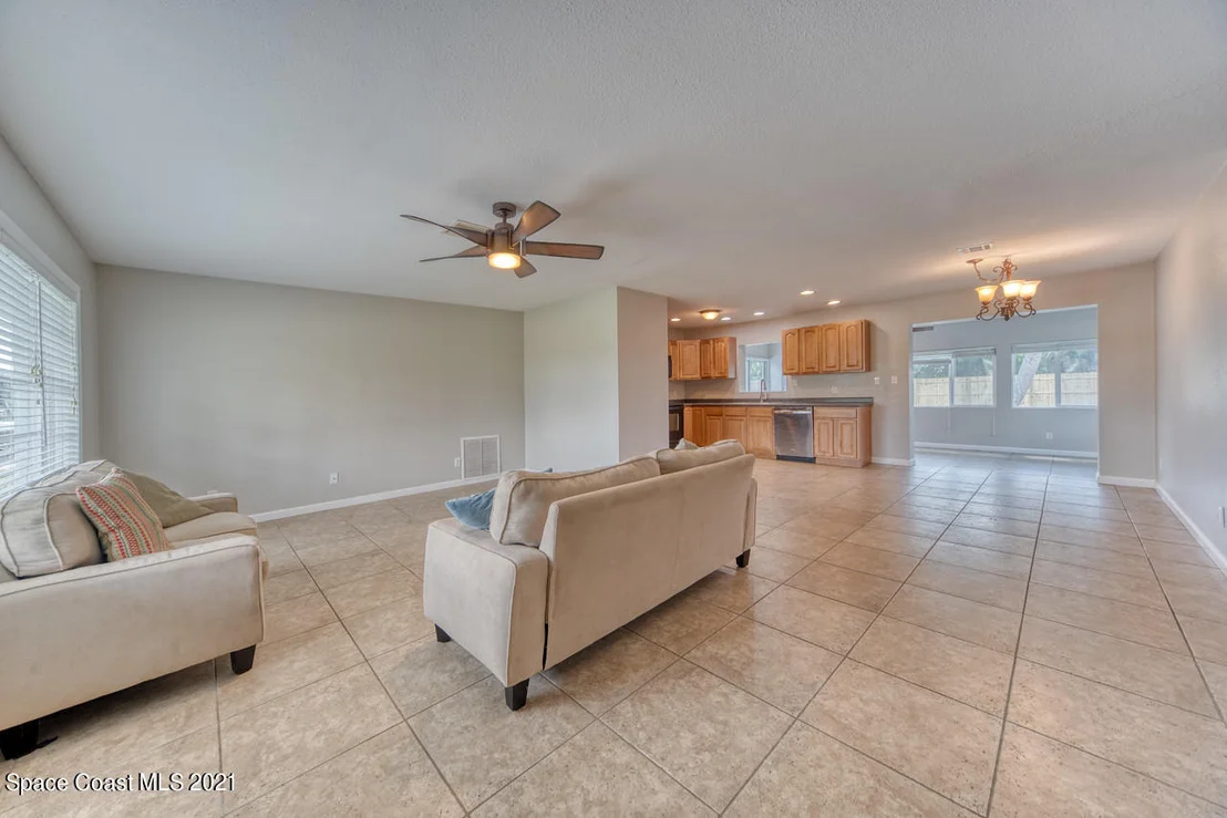 Photo of 1215 Pinetree Drive