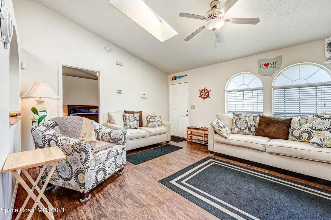 Photo of 6621 Bancroft Avenue