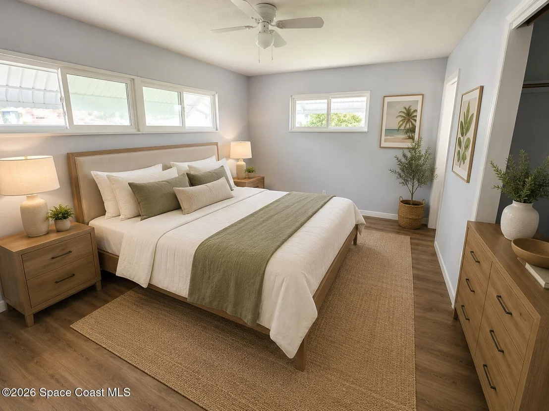 Photo of 1405 E Stetson Drive E