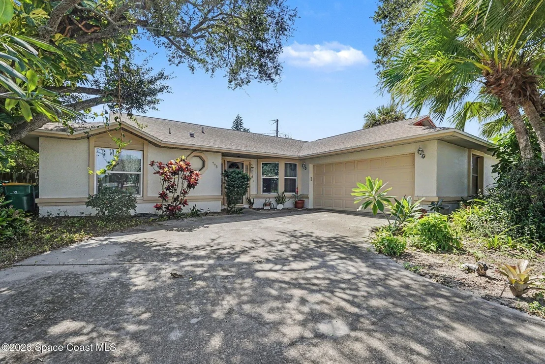Photo of 225 Chalet Avenue