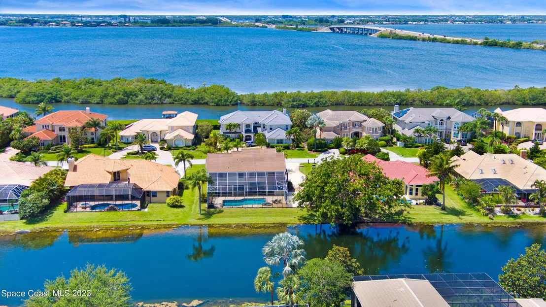 Photo of 335 Lanternback Island Drive