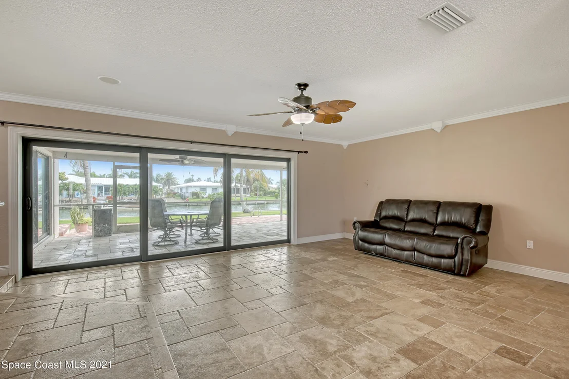 Photo of 375 Dorset Drive