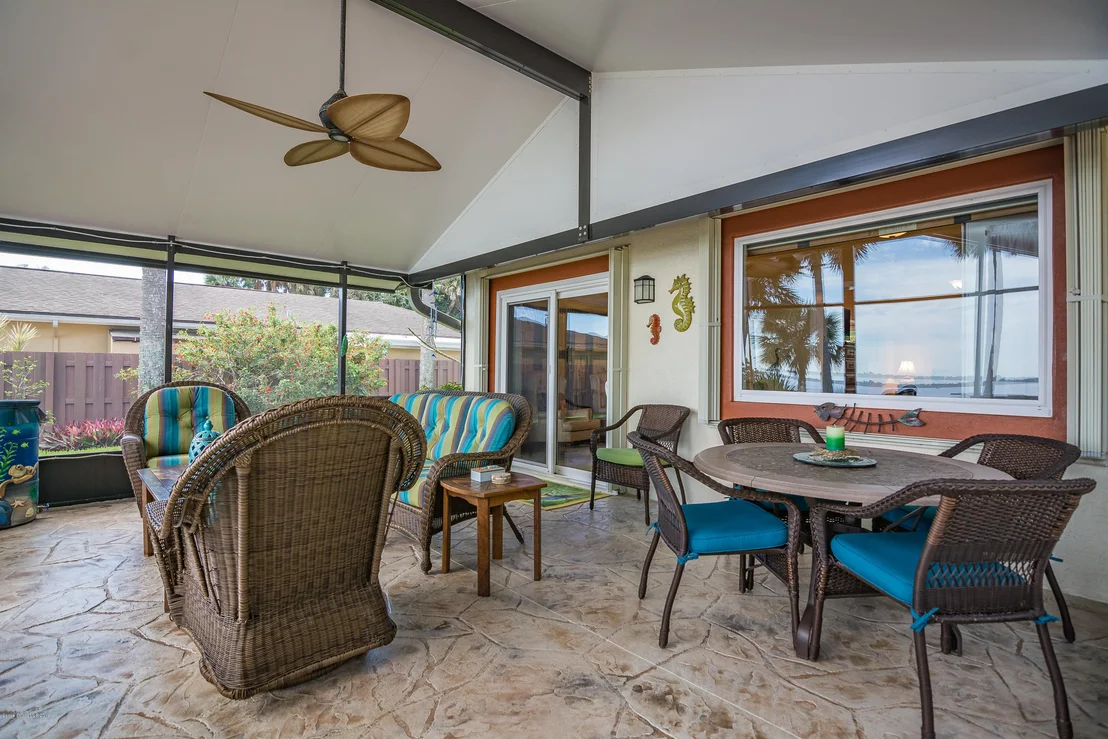Photo of 3877 Riverside Drive