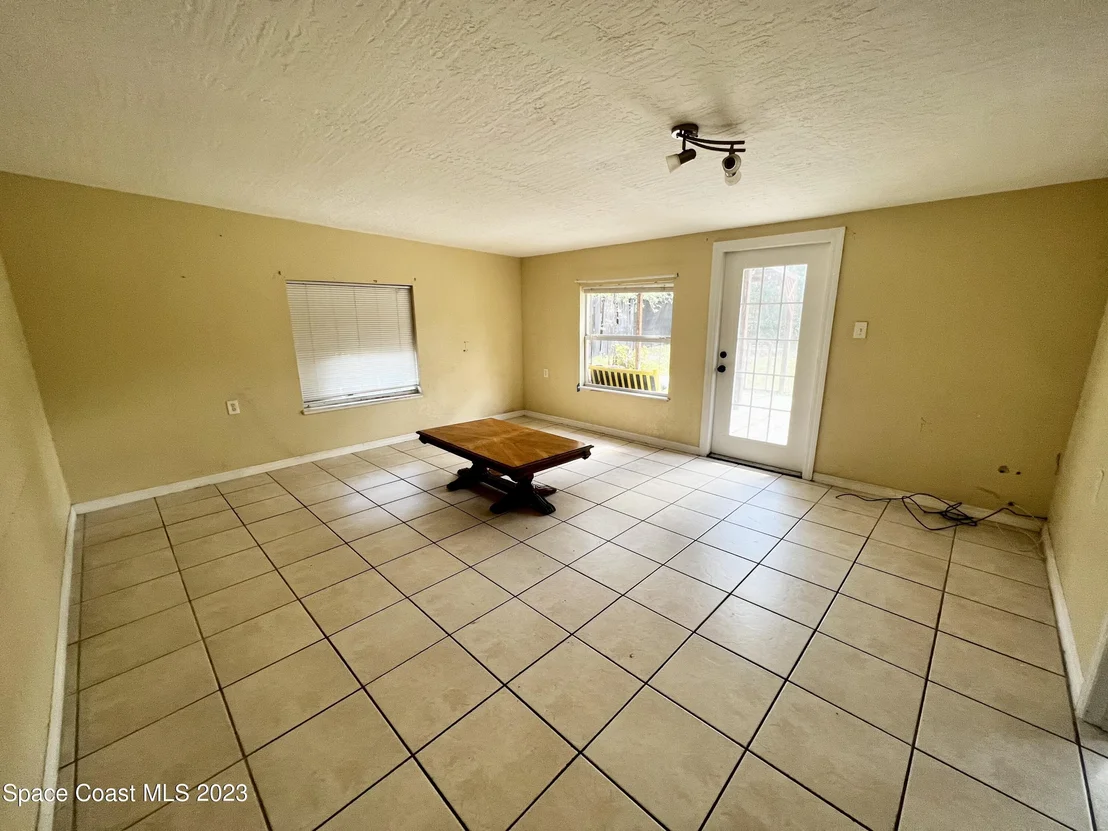 Photo of 305 Iris Street