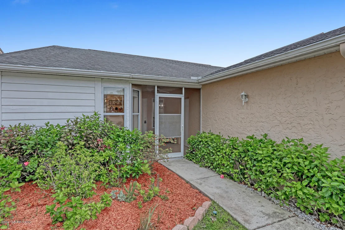 Photo of 1034 Abell Circle