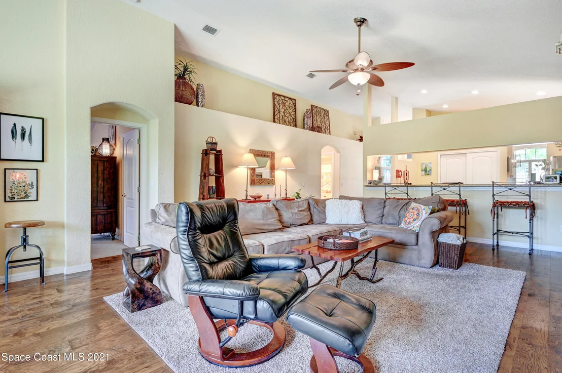 Photo of 992 Carriage Hill Road