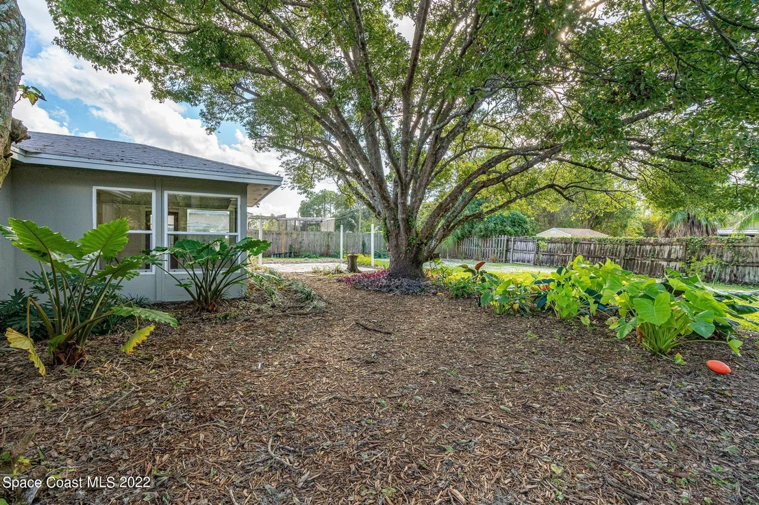 Photo of 1050 Eldron Boulevard SE