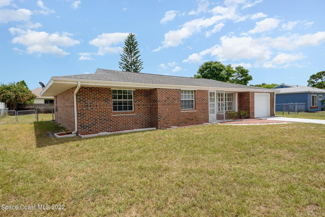 Photo of 1081 Mariposa Drive NE