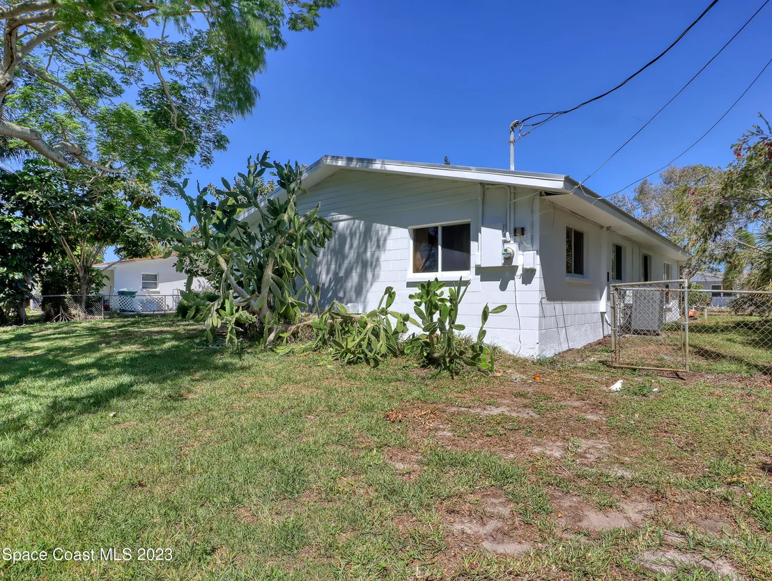 Photo of 2265 Lakeview Drive