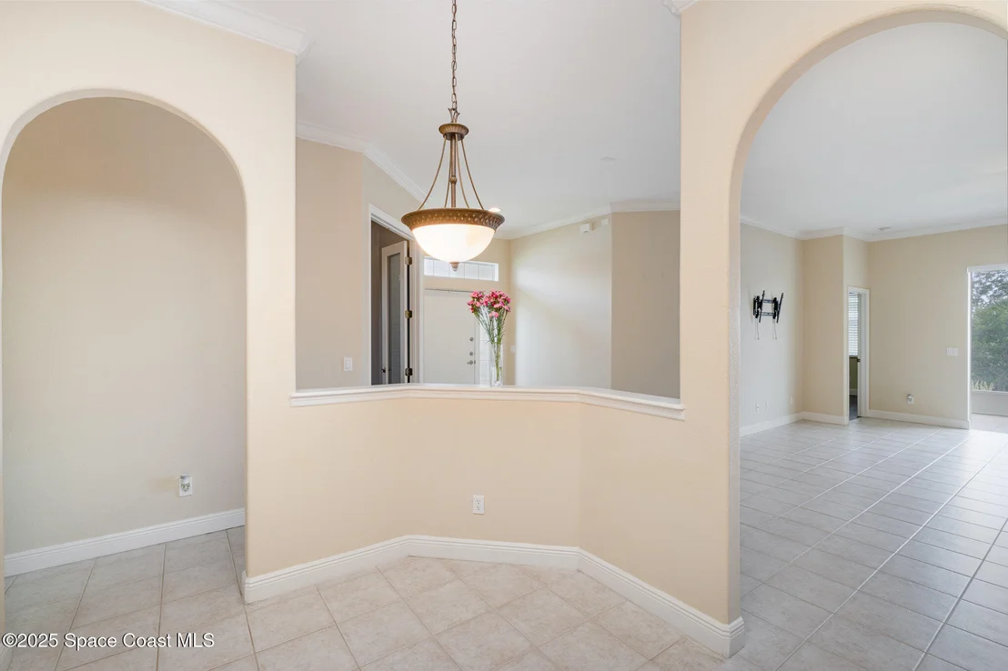 Photo of 1076 Eleuthera Drive NE