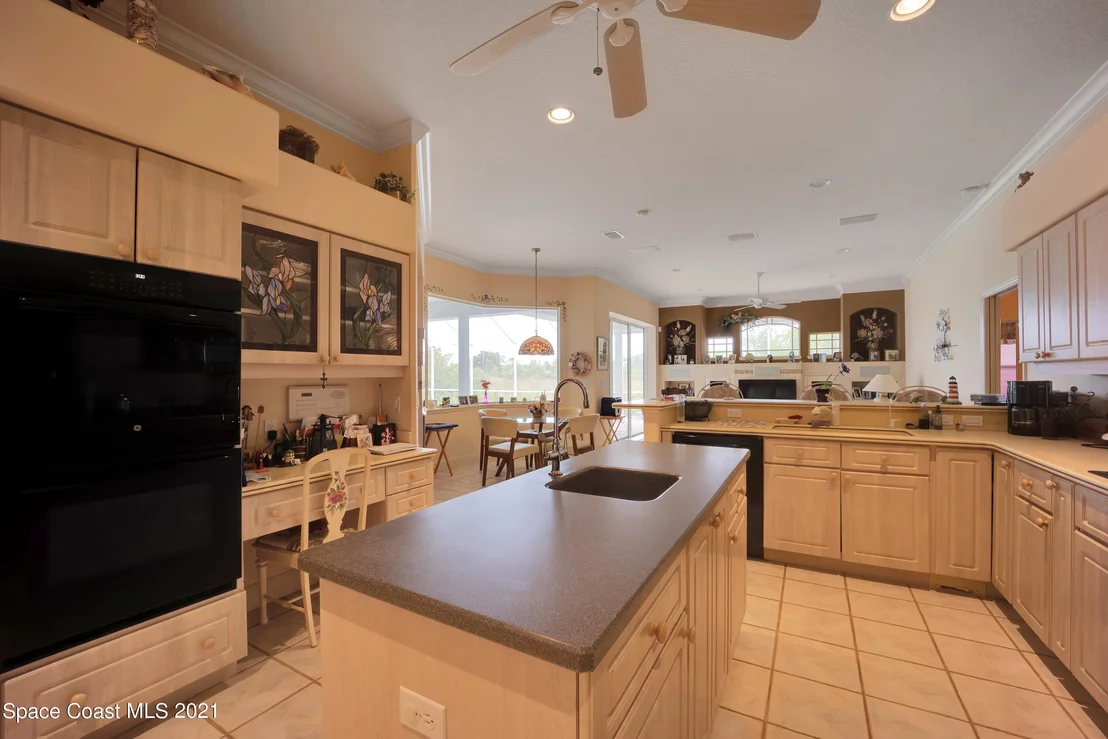 Photo of 951 Stratford Place