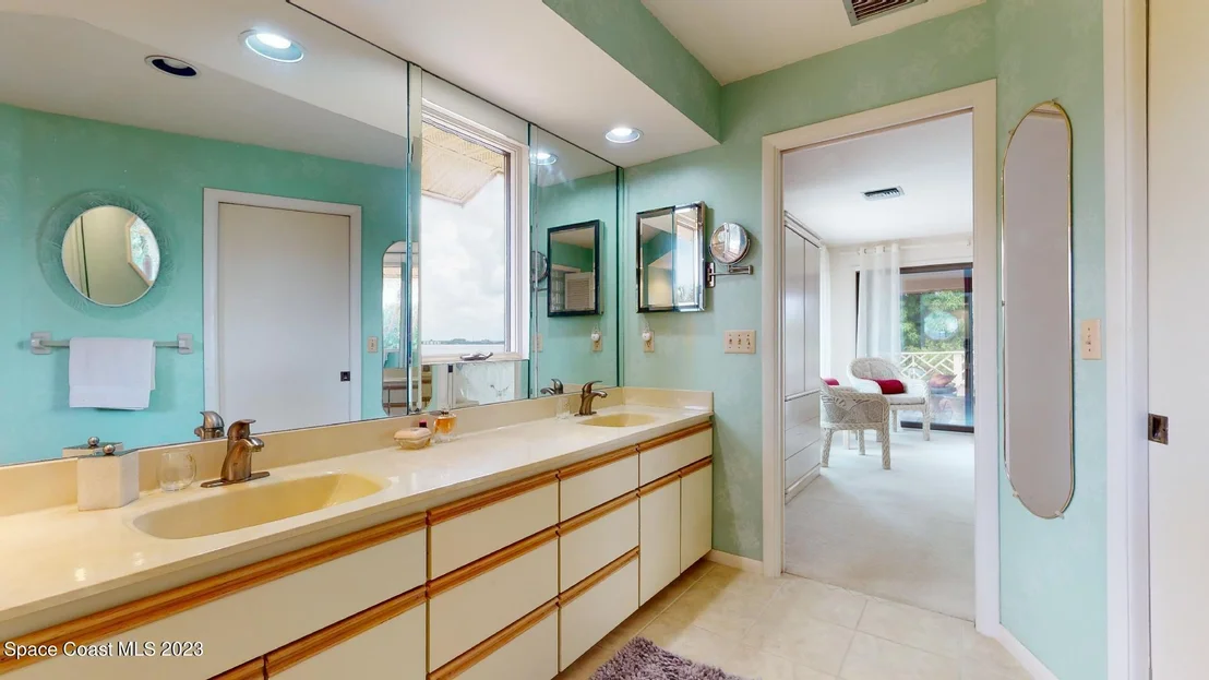 Photo of 421 Riverview Lane