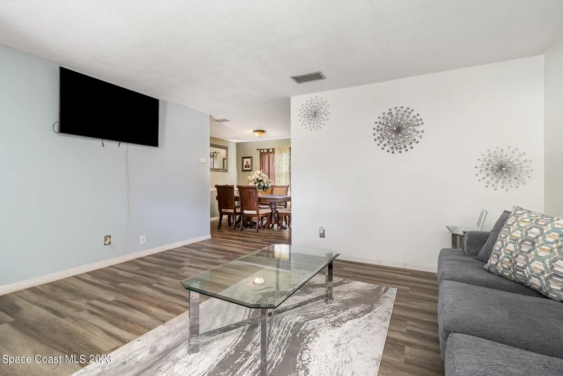 Photo of 1380 Estridge Drive