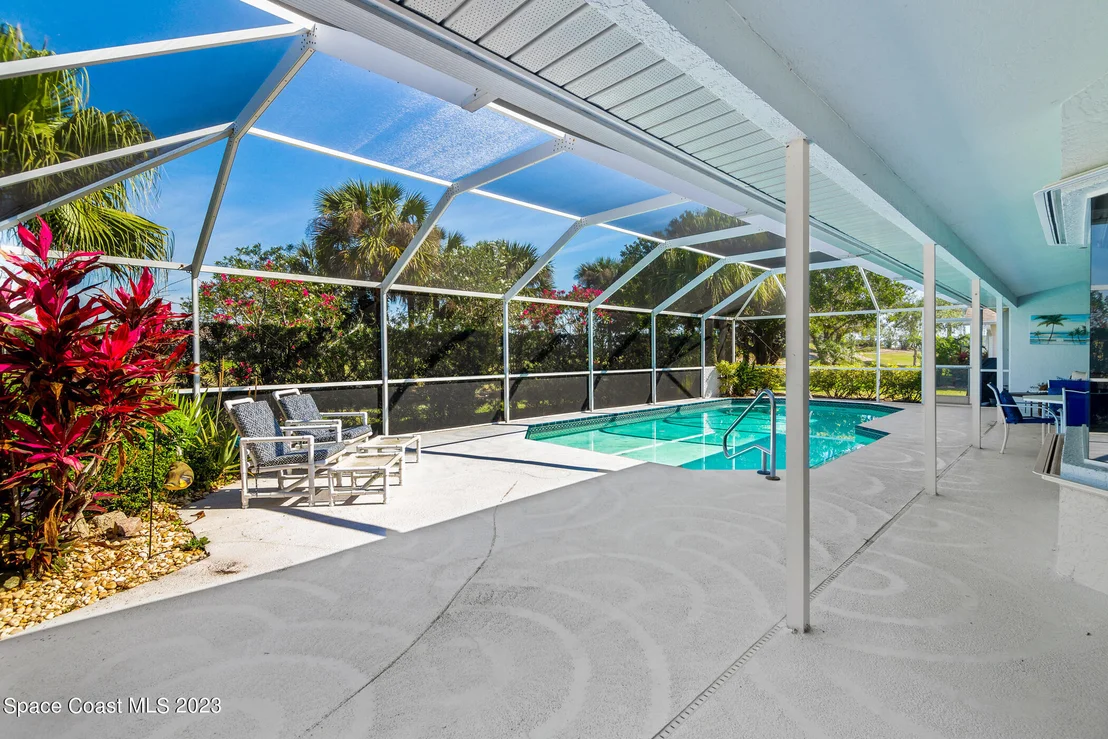 Photo of 2398 Golf Vista Boulevard