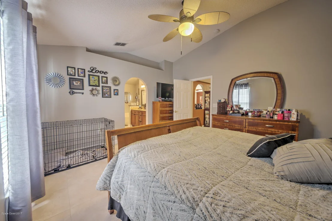 Photo of 1194 White Oak Circle