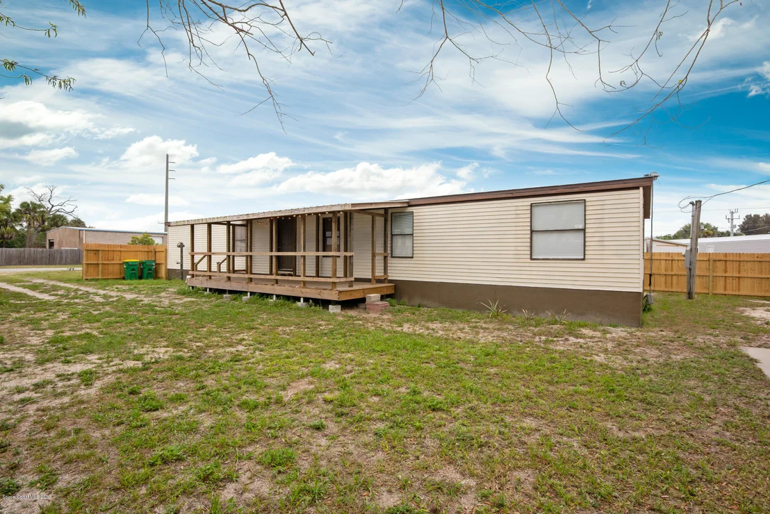 Photo of 497 Louis Drive