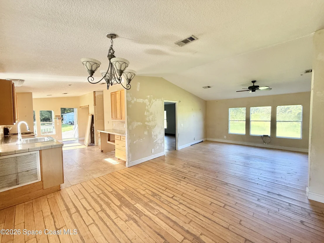 Photo of 572 N Pine Street