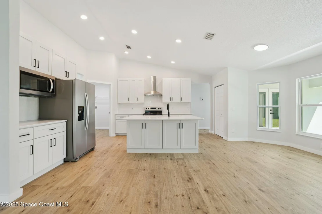 Photo of 1441 Eldron Boulevard SE