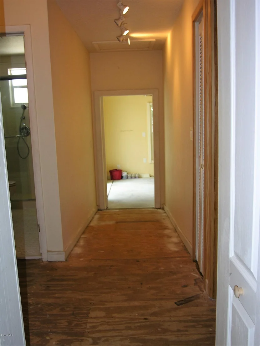 Photo of 736 Aurora Road