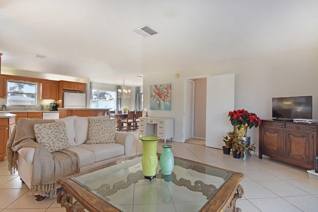 Photo of 385 Formosa Drive