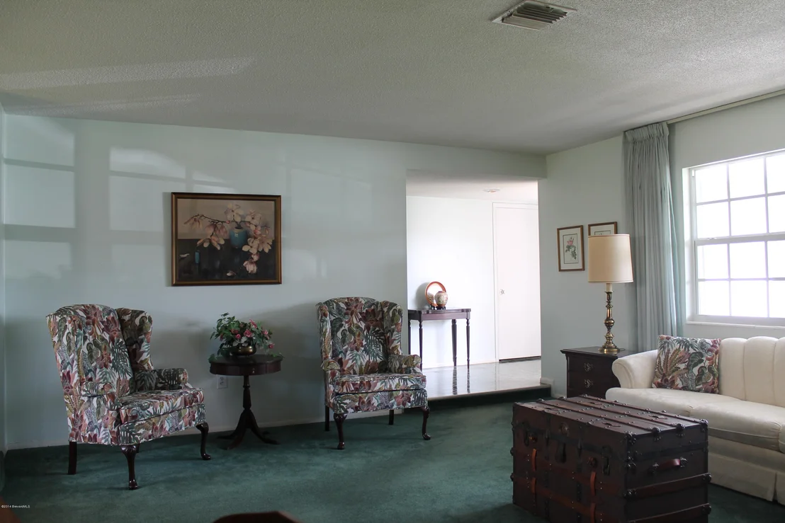 Photo of 896 Jefferson Road