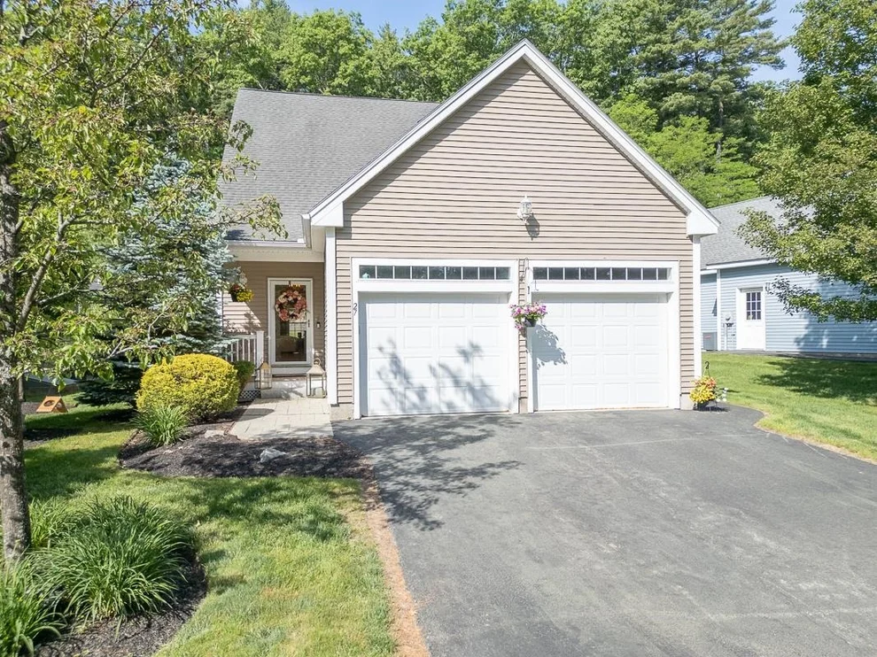 Unit for sale at 27 Hollow Ridge, Nashua, NH 03062