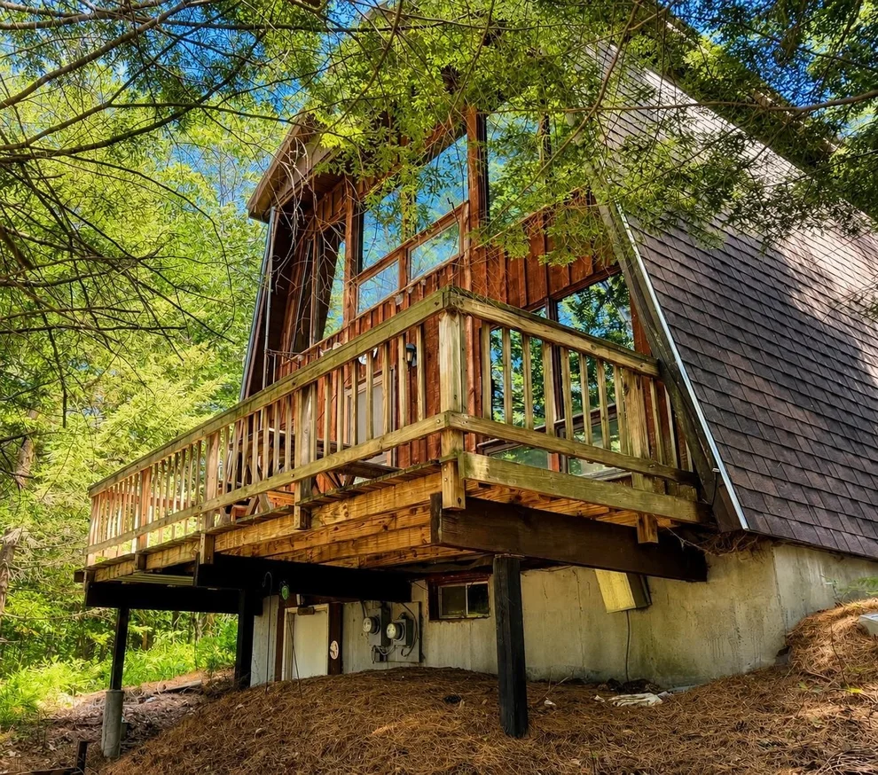 Unit for sale at 1018 South Hill, Jamaica, VT 05343