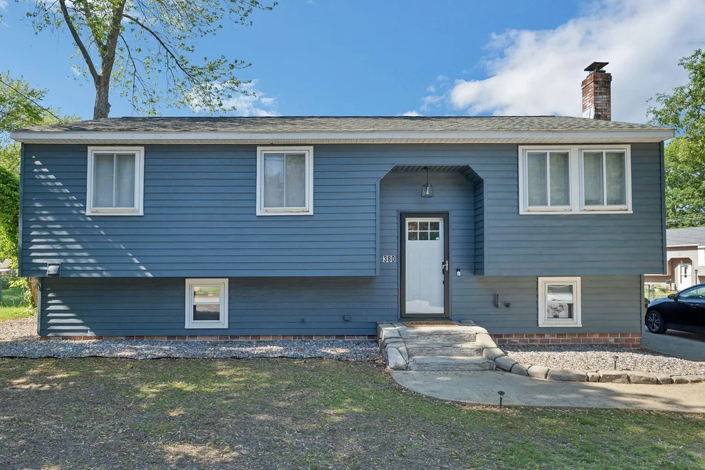 Unit for sale at 380 Mystic, Manchester, NH 03103