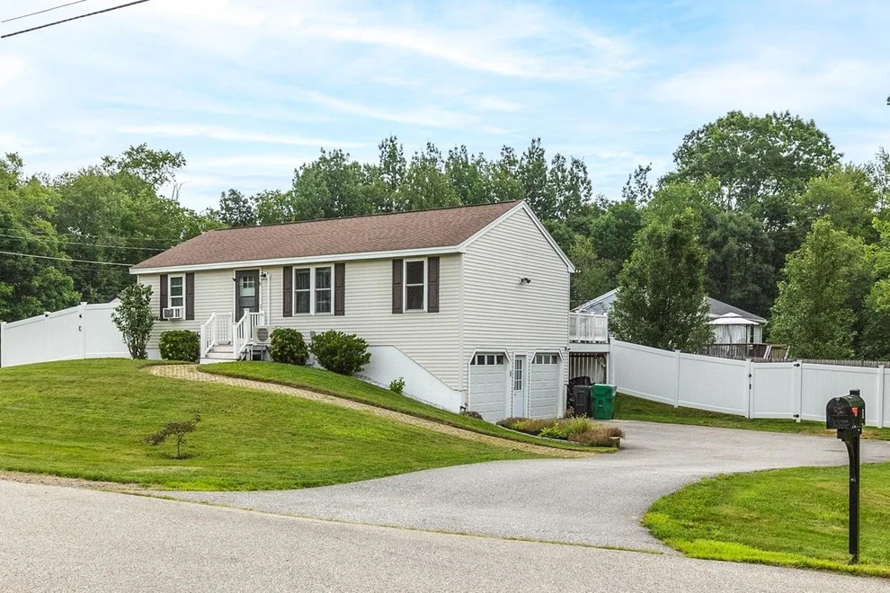 Unit for sale at 8 Brandywine, East Kingston, NH 03827