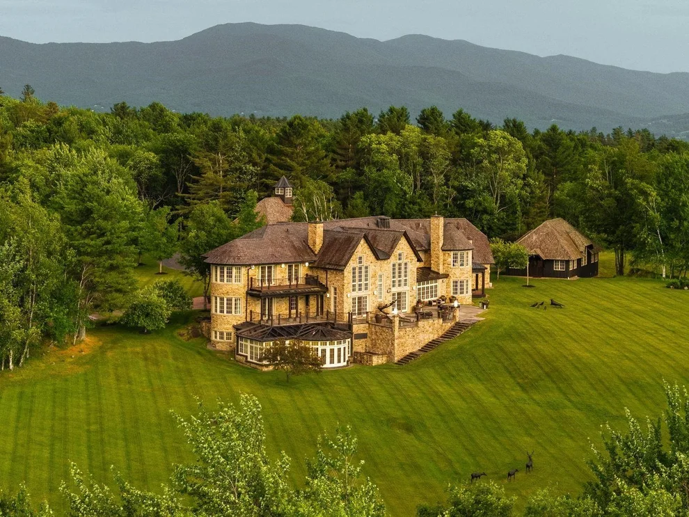 Unit for sale at 2575 Weeks Hill, Stowe, VT 05672