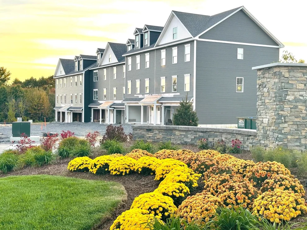Unit for sale at 5 Elise, Londonderry, NH 03053