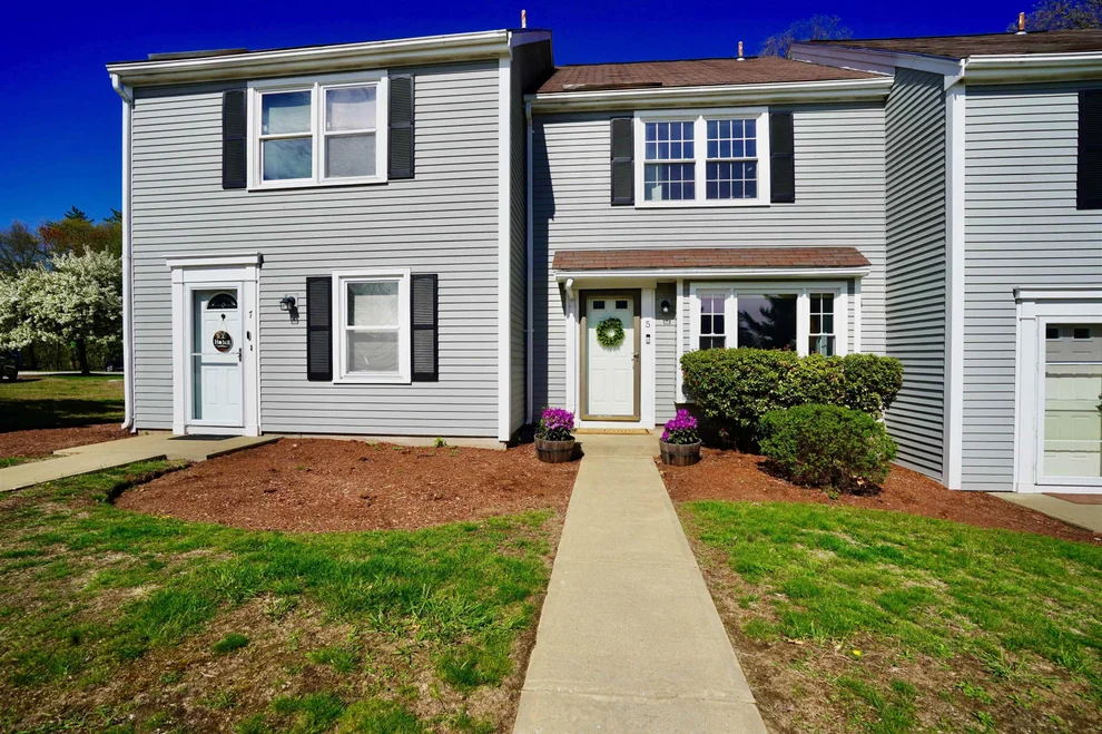 Unit for sale at 5 Boulder, Merrimack, NH 03054