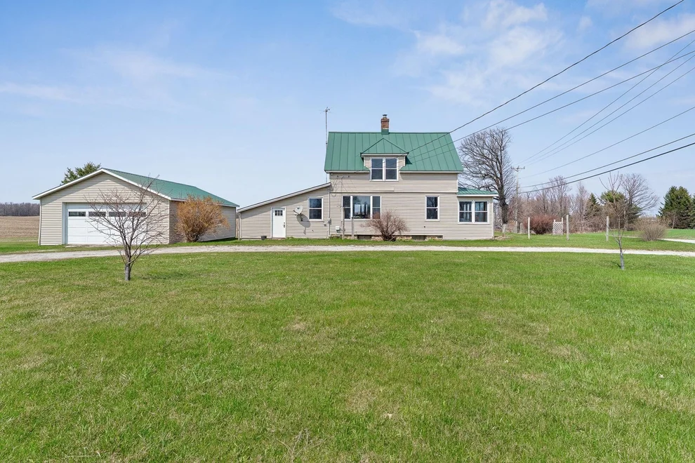Unit for sale at 247 US Route 2, Grand Isle, VT 05458
