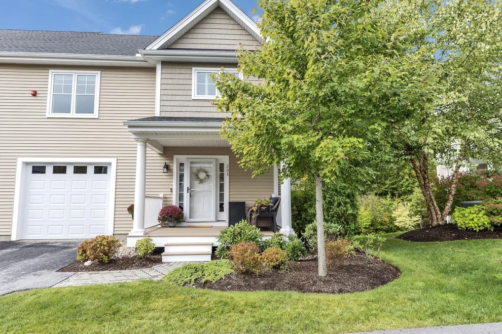 Unit for sale at 203 Woodview, Manchester, NH 03102