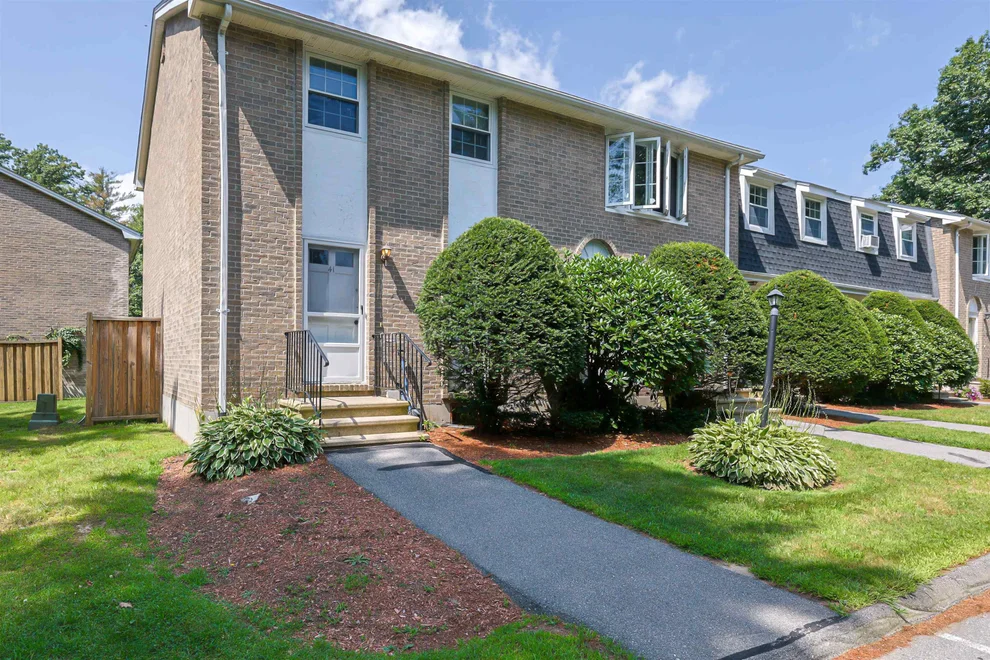 Unit for sale at 41 Fieldstone, Londonderry, NH 03053