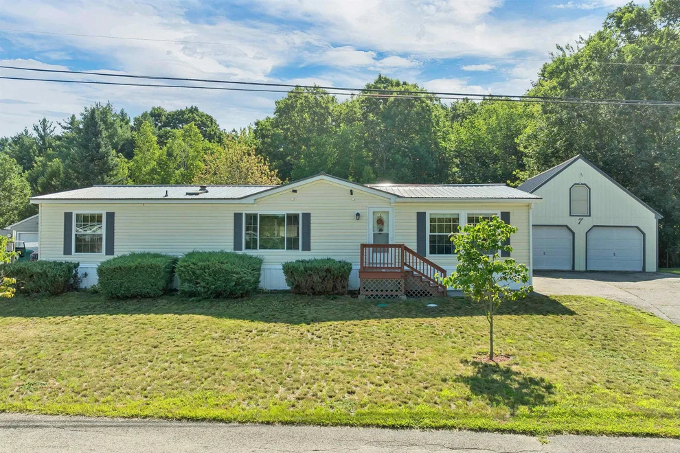 Unit for sale at 7 Cammett, Raymond, NH 03077