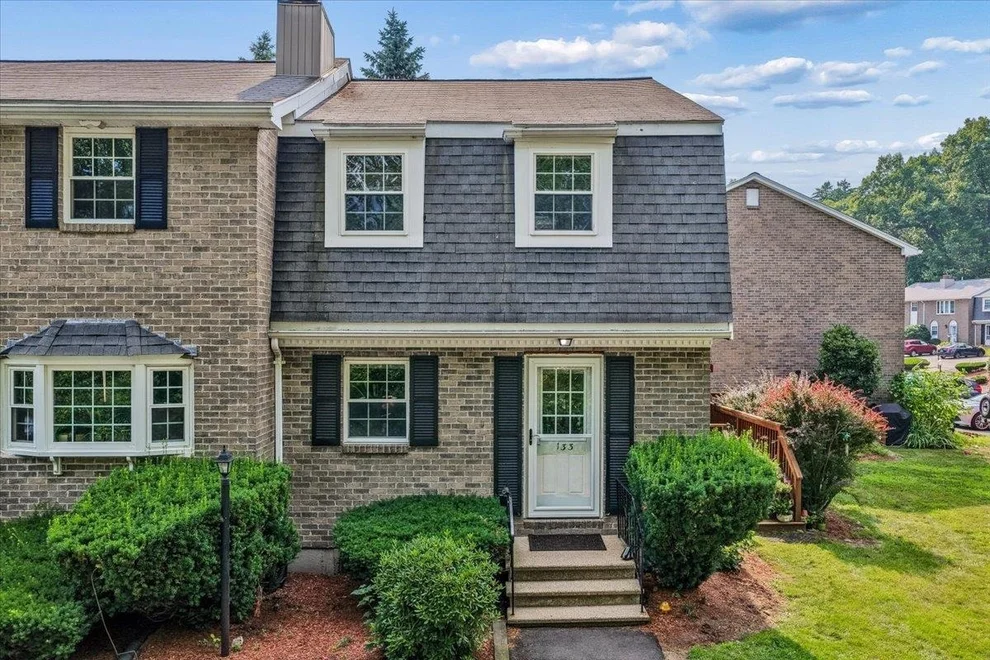 Unit for sale at 133 Fieldstone, Londonderry, NH 03053
