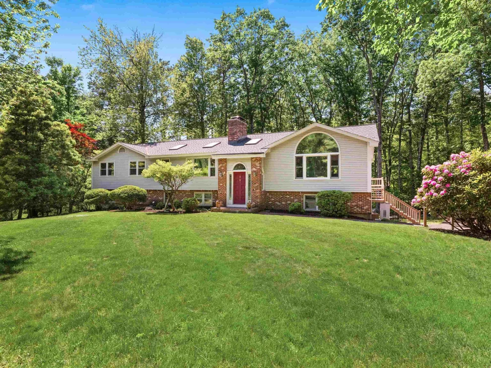 Unit for sale at 19 Wedgewood, Londonderry, NH 03053