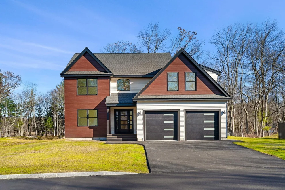 Unit for sale at 17 Lily, Londonderry, NH 03053