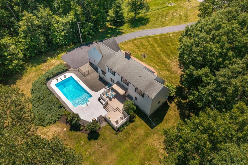 Unit for sale at 7 Bartlett, Stratham, NH 03885