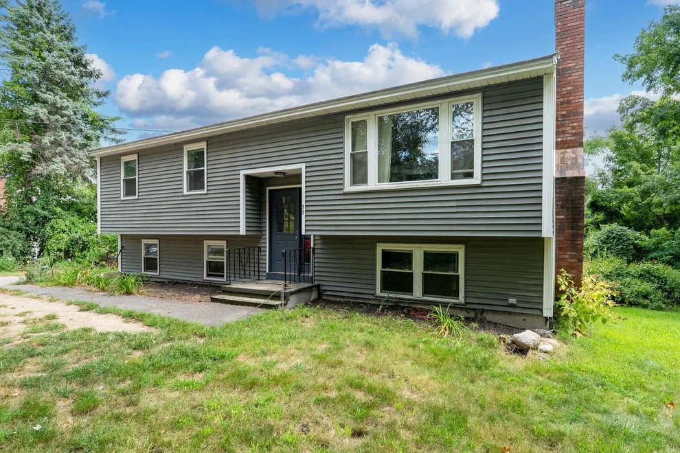 Unit for sale at 97 Pillsbury, Londonderry, NH 03053