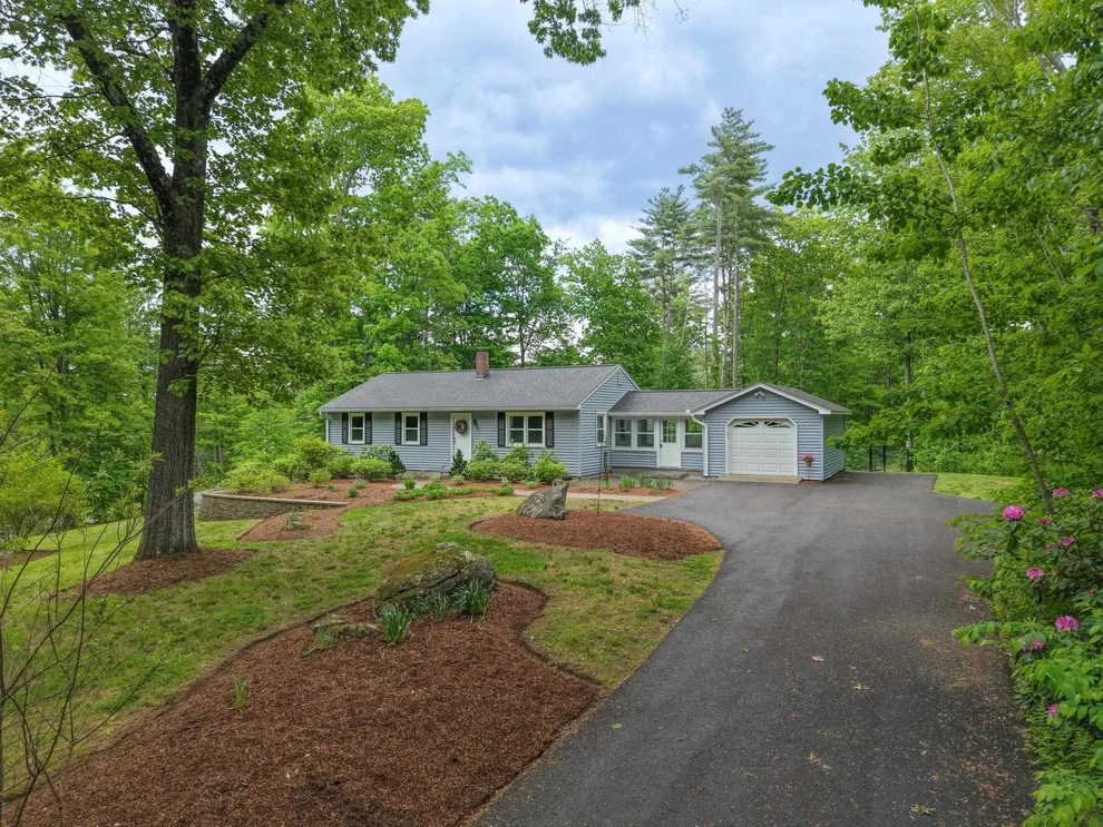 Unit for sale at 12 Ponemah Hill, Amherst, NH 03031