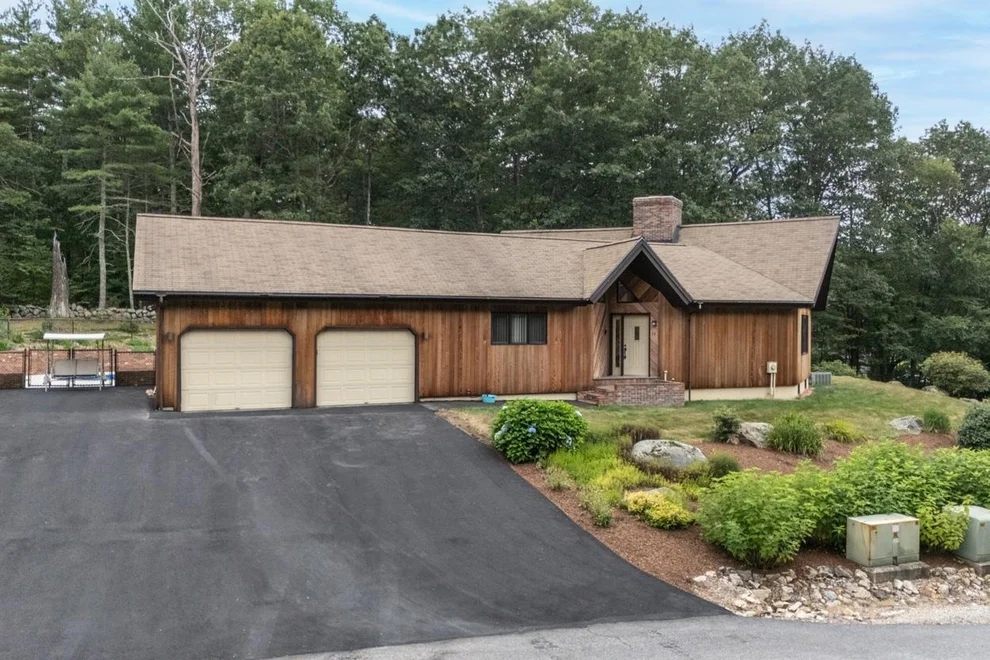 Unit for sale at 19 Hunters, Bedford, NH 03110