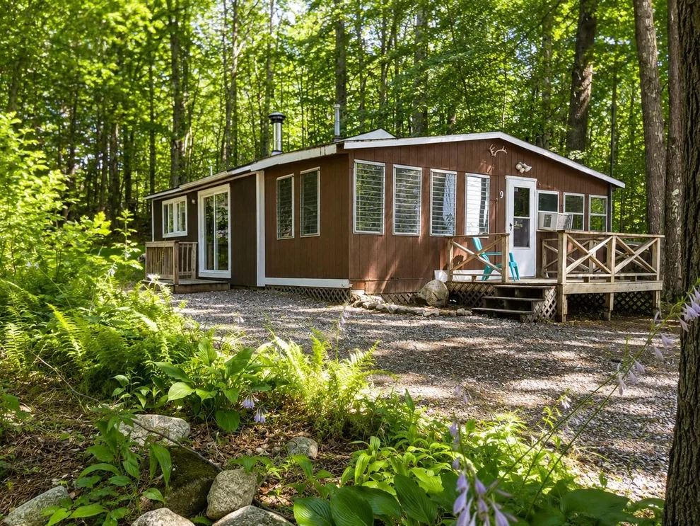 Unit for sale at 9 Pinecrest, Raymond, NH 03077