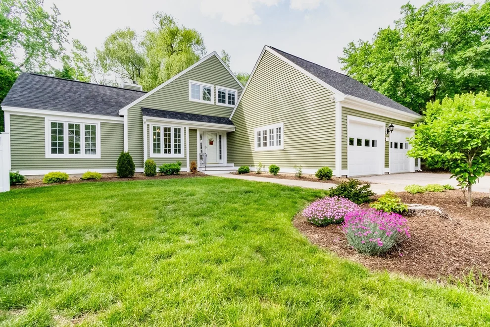 Unit for sale at 152 Straw Hill, Manchester, NH 03104