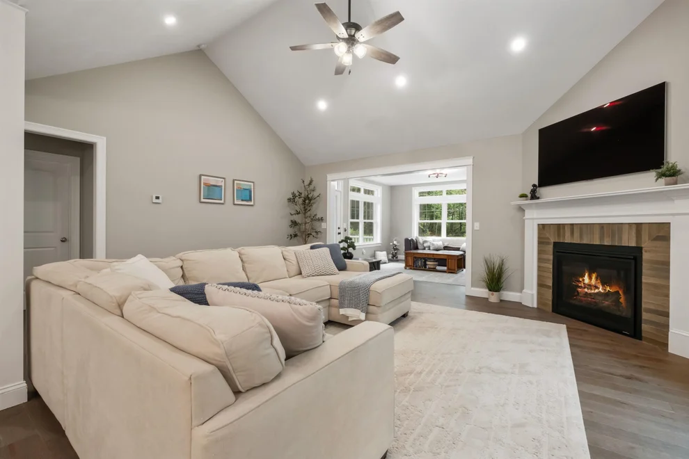 Unit for sale at 5 Hamilton, Bow, NH 03304