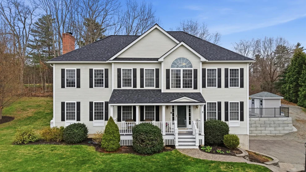 Unit for sale at 5 Zoe, Newton, NH 03858